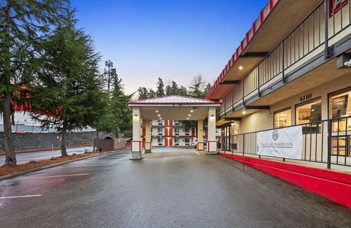 Renton Apartment | King Bed | Renton WA