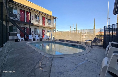 Victorville Apartment | King Bed|Walkin|Victorville