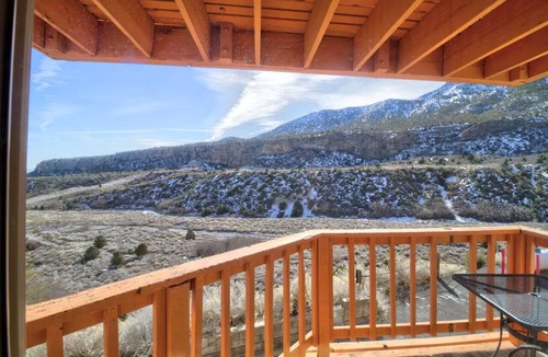 Mount Charleston Hotel | King Suite Comfort w/Free Parking & Year-Round Entertainment in the Pines!