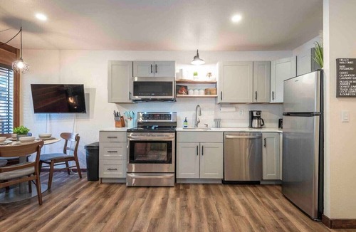 Kings Beach Condo | Kings Beach Studio Pool, Hot Tub, SUP, & Sauna Kings Beach & Northstar