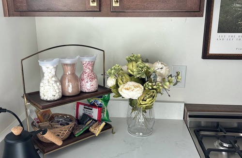 Mount Pleasant Apartment | King’s Cottage Guesthouse-Adorable daylight basement apartment!