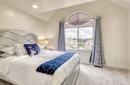 Covington House | KN1 GLITTER VILLA: RENOVATED MODERN STYLE
