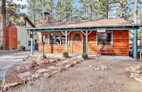 Big Bear Lake House | Kozy Cabin Big Bear~ Walk to Village & Lake Cottage~