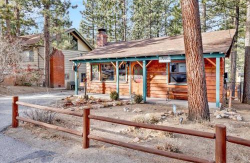 Big Bear Lake House | Kozy Cabin Big Bear~ Walk to Village & Lake Cottage~