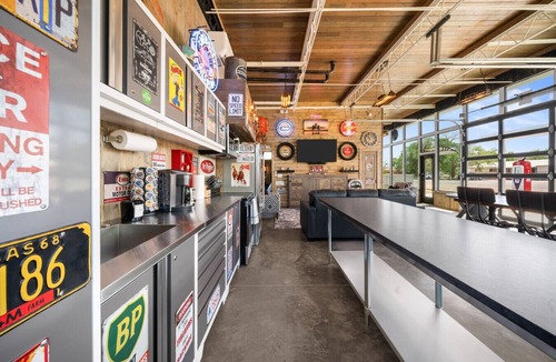 Hanksville House | Krusty`s Motor Suite | Historic Gas Station Converted Retro Neon Garage!