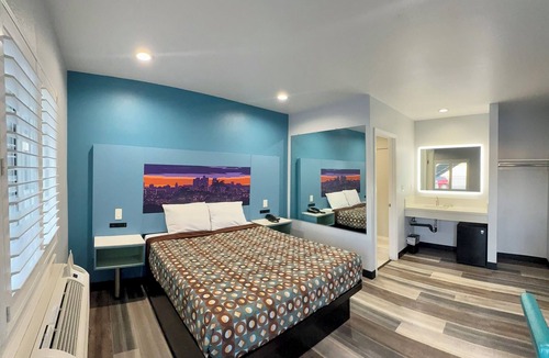 Sun Valley Hotel | La Casa Motel Burbank Airport - LA