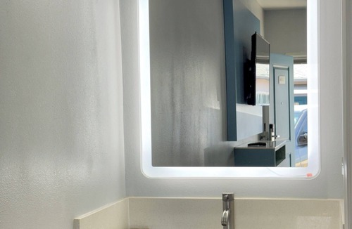 Sun Valley Hotel | La Casa Motel Burbank Airport - LA