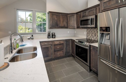 La Conner Apartment | La Conner, Tillinghast Residence E #401