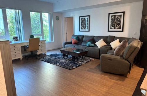 Little Tokyo Apartment | LA Escape: Stylish 2BR King Suite in Vibrant Little Tokyo