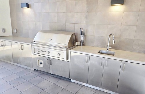 Little Tokyo Apartment | LA Escape: Stylish 2BR King Suite in Vibrant Little Tokyo