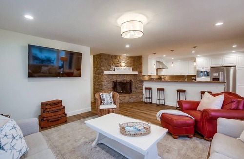 La Jolla Mesa House | La Jolla Dream Home- Ocean Views, AC, Spa & Garage