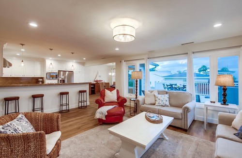 La Jolla Mesa House | La Jolla Dream Home- Ocean Views, AC, Spa & Garage