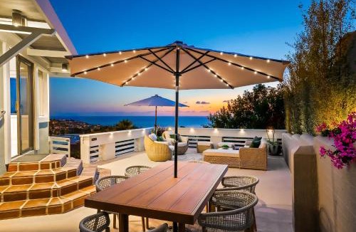 Country Club House | La Jolla Hilltop Haven with Ocean Views and Spa