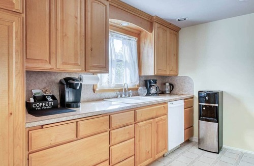 Albany Apartment | La Maison | 2BR Albany Apt | King Bed & Breakfast