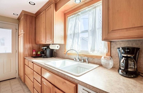 Albany Apartment | La Maison | 2BR Albany Apt | King Bed & Breakfast