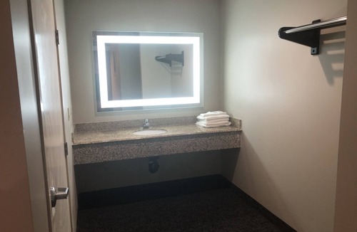 West Athens Hotel | La Mirage Inn LAX Airport