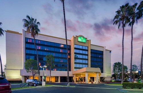 La Palma Hotel | La Quinta by Wyndham Buena Park