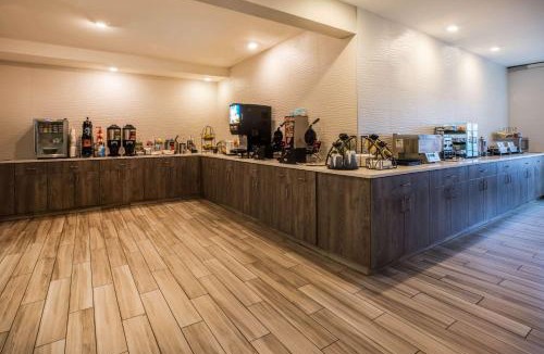 Newport Hotel | La Quinta by Wyndham Newport