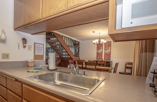 Lake Forest Condo | Lake Forest Glen # 201: Conveniently Located Condo with Great Amenities