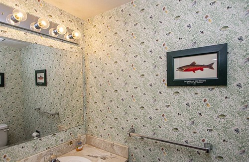 Lake Forest Condo | Lake Forest Glen # 201: Conveniently Located Condo with Great Amenities