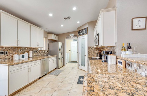 Lake Havasu City Cottage | Lake Havasu City Escape: Patio, Pool + Grill!