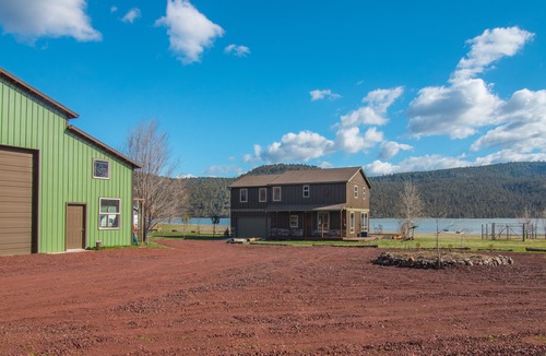 Prineville House | Lake House with Private Dock-Sleeps 8