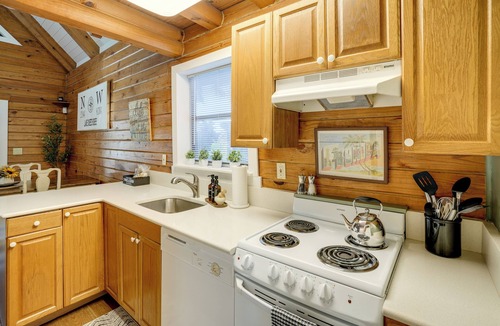 Taylor Creek Cabin | Lake Okeechobee Dockside Cabin w/Pool Access