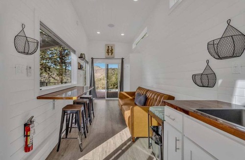 Madras House | Lake Simtustus Resort Juniper Hill Tiny Home #11 - Hot Tub