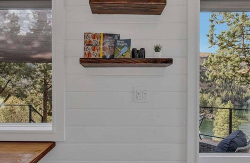 Madras House | Lake Simtustus Resort Juniper Hill Tiny Home #11 - Hot Tub
