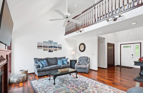Liberty Lake House | Lake View, Master King Bed with Private Bath, Infant-friendly, FREE Wireless