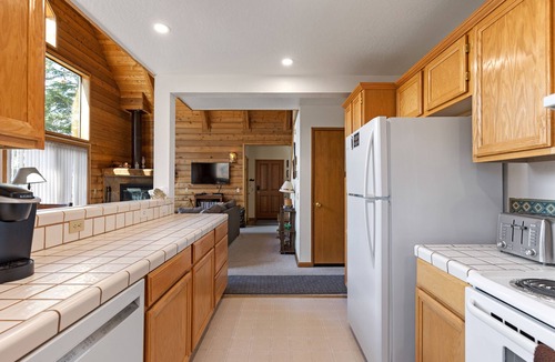 June Lake House | Lake View Mountain Cabin