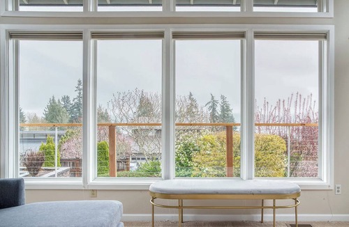 East Lake Hills House | Lake View Relaxing Bellevue Home