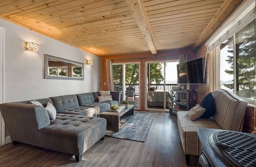 Peninsula Village Cabin | Lake Views at Lake Almanor 11: Lakeside Resort