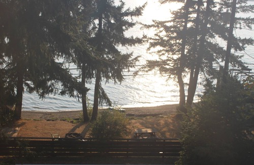 Bellingham House | Lake Whatcom Summer home, 100' private beach, paddle boards and kayaks!