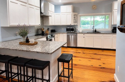Perry House | Lakefront Cabin | 3BR | Centrally Located