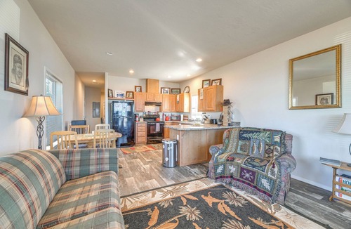 Chiloquin Cabin | Lakefront Cabin w/Water & Mtn Views in Chiloquin
