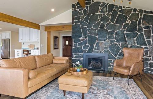 Black Diamond House | Lakefront Home with Hot Tub, Kayaks, Fire Pit, & Breakfast Included