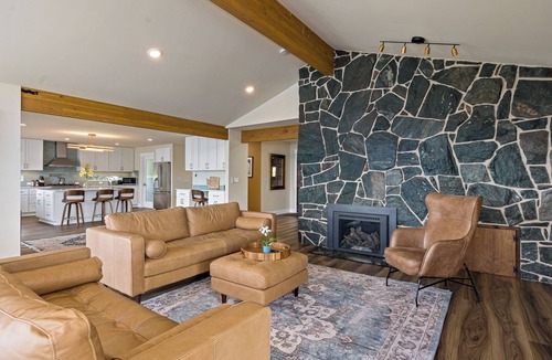 Black Diamond House | Lakefront Home with Hot Tub, Kayaks, Fire Pit, & Breakfast Included