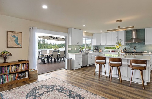 Black Diamond House | Lakefront Home with Hot Tub, Kayaks, Fire Pit, & Breakfast Included