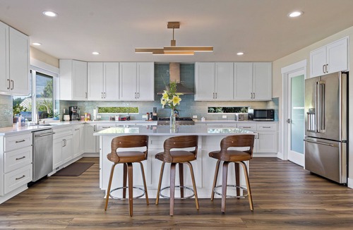 Black Diamond House | Lakefront Home with Hot Tub, Kayaks, Fire Pit, & Breakfast Included