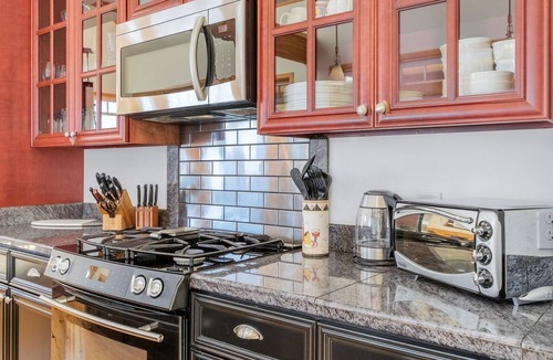 Leavenworth Cabin | Lakefront Luxury for You and Your Pet: Enjoy Nason Ridge Mountain Views in Style