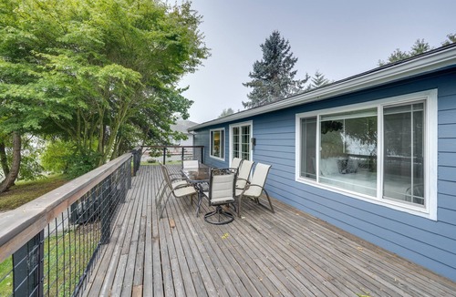 Clear Lake House | Lakefront Mount Vernon Home w/Private Dock!