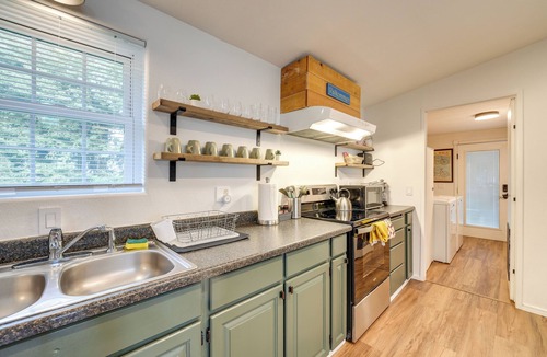 Clear Lake Cottage | Lakefront Mount Vernon Home w/Private Dock!