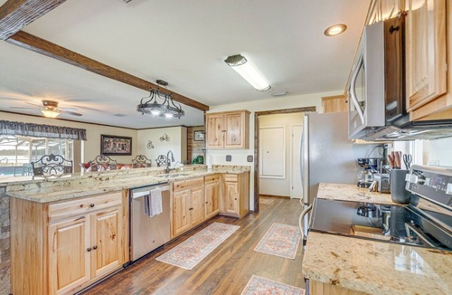 Hernando Cottage | Lakefront & Poolside! Family Retreat in Hernando