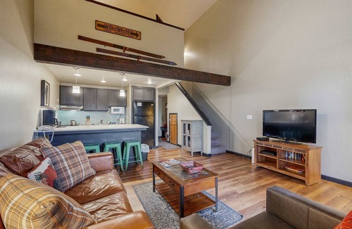 South Lake Tahoe Apartment | Lakefront retreat with shared pool, hot tub, & sauna - near shopping & skiing