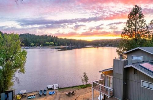 Groveland Villa | Lakefront Villa with 180 degree view private dock and boats