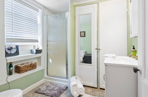 Lakeport Apartment | Lakeport Charmer near downtown and boat ramp !