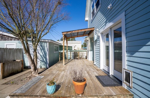 Lakeside House | Lakeside house with access to dunes, lakes, and the ocean!