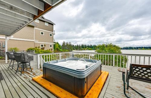 Lacey House | Lakeside Lacey Gem w/Sauna + Private Dock