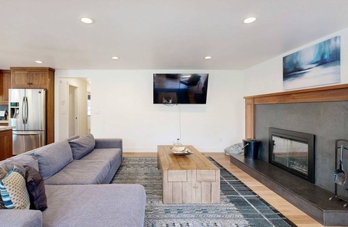 Carnelian Bay House | Lakeside Modern: Water-View Dining Room & Deck, 2,600 Sq Ft, Walk to Beaches